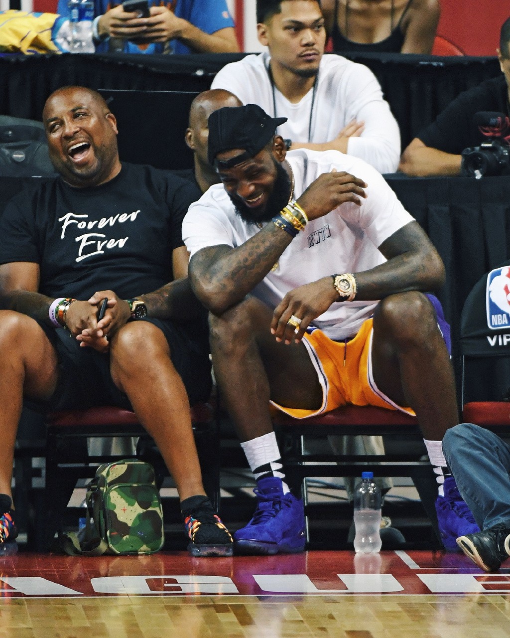 股价走弱登 股价走弱登