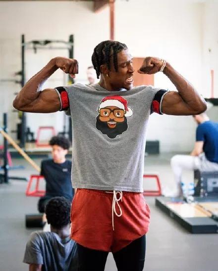 扑克中什么情况下该主动（扑克中何时应主动出击？）